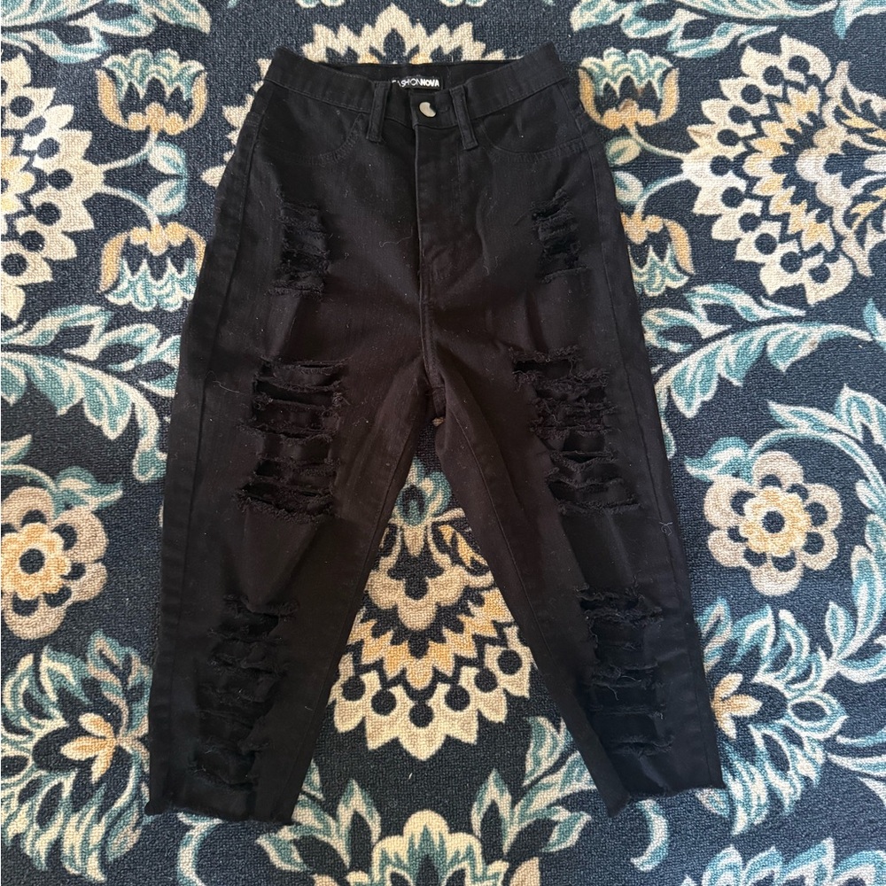 Fashion Nova Classic Black Denim Capri